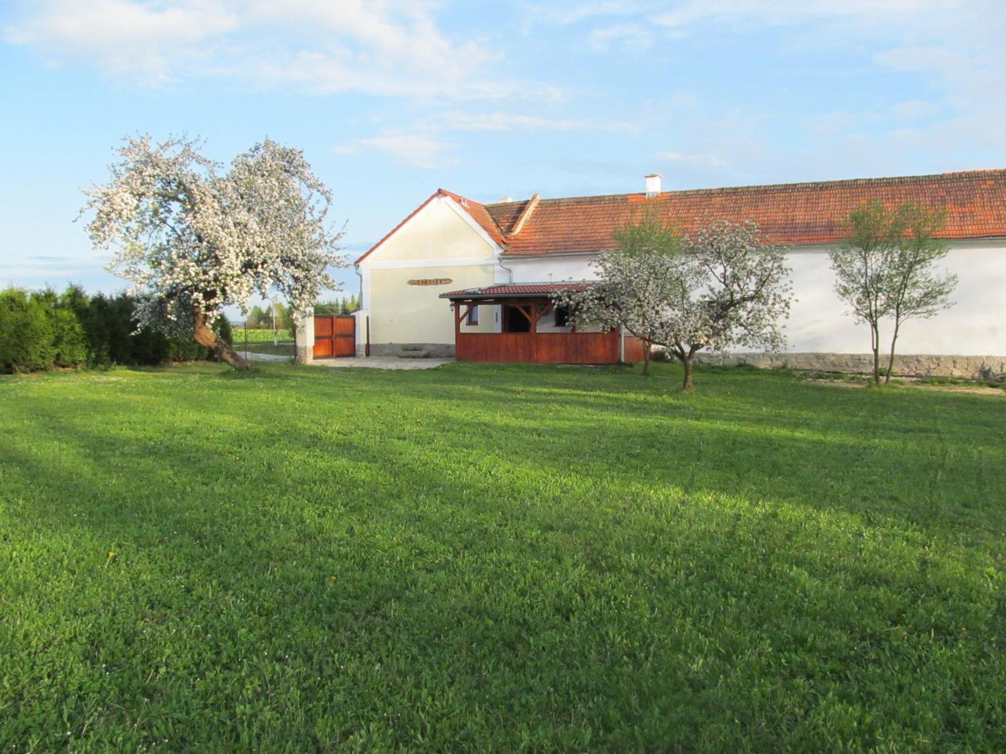 Pension Otevek Trhove Sviny Exterior photo